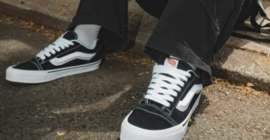 Vans old hotsell skool black friday