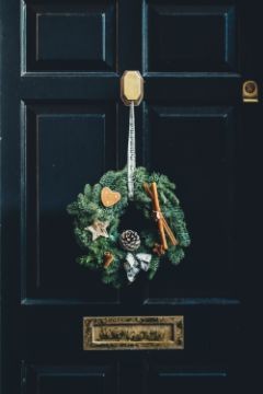 christmas-wreath-door