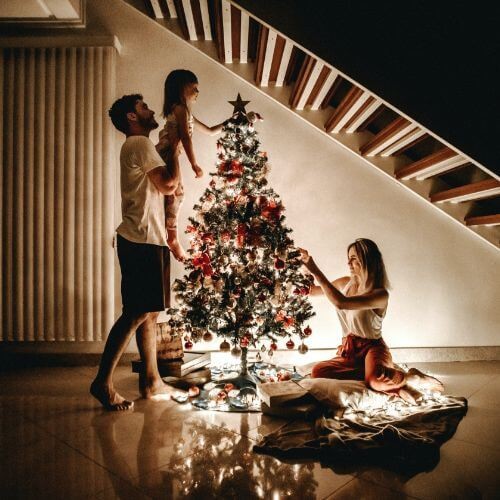 christmas-ancestry-family-tree-decorating