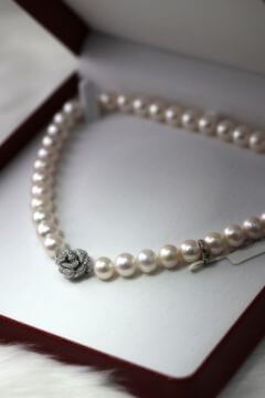 valentines-day-pearl-necklace