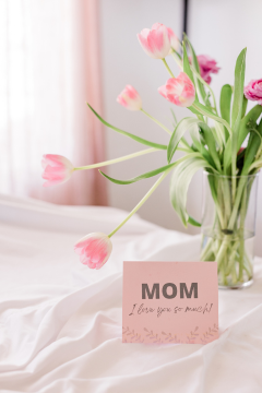mothers-day-flowers-and-card